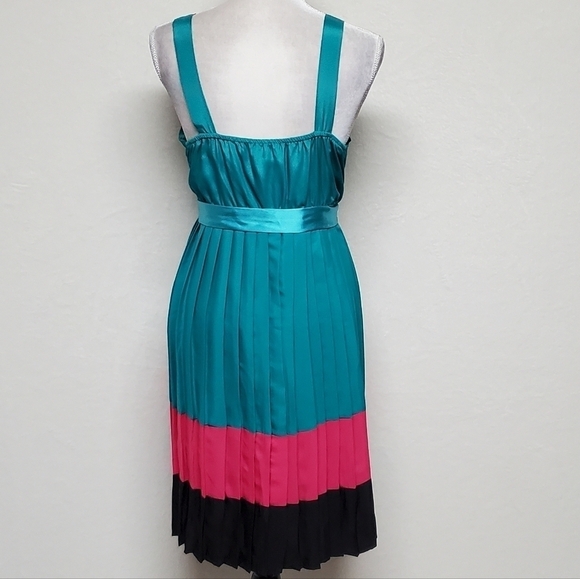 Motherhood Maternity Turquoise Black Pink Colorblock Pleated V-neck Mini Dress - Picture 9 of 13